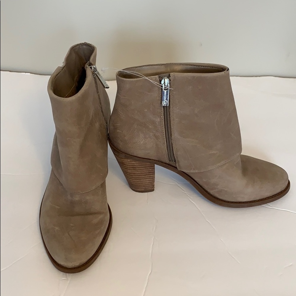 JESSICA SIMPSON  tan buckled short boots size 8.